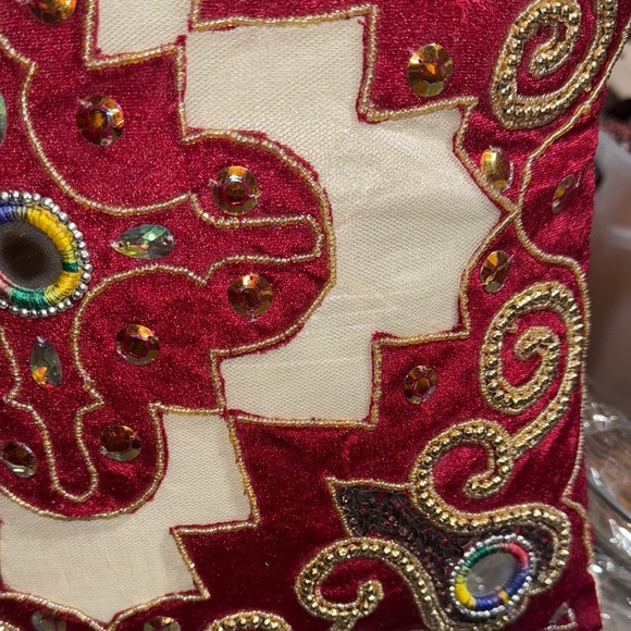 Elegant Red and White Embroidered Cushion - Picture 5 of 12